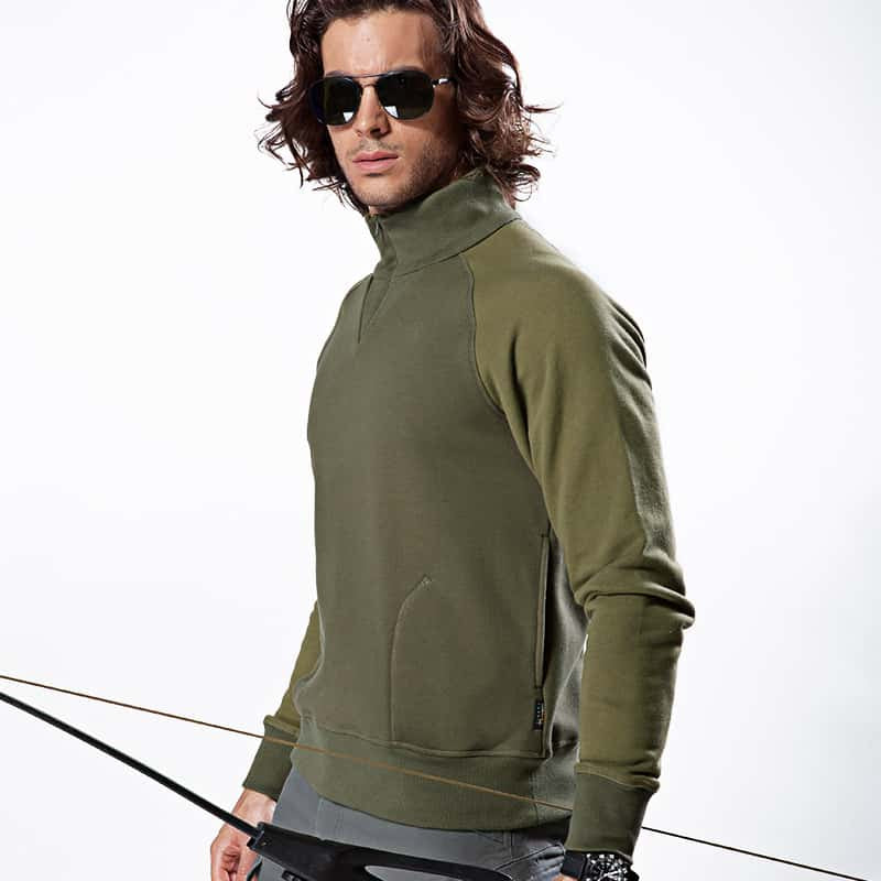 Men's high collar sweatshirt for outdoor activities
